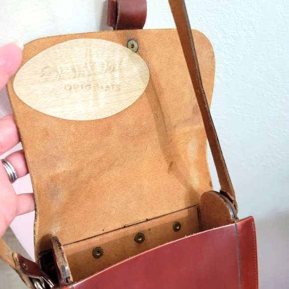 Vintage Thom Hird Handmade Leather Shoulder Bag with TAD Brass Monogram - Picture 5 of 15